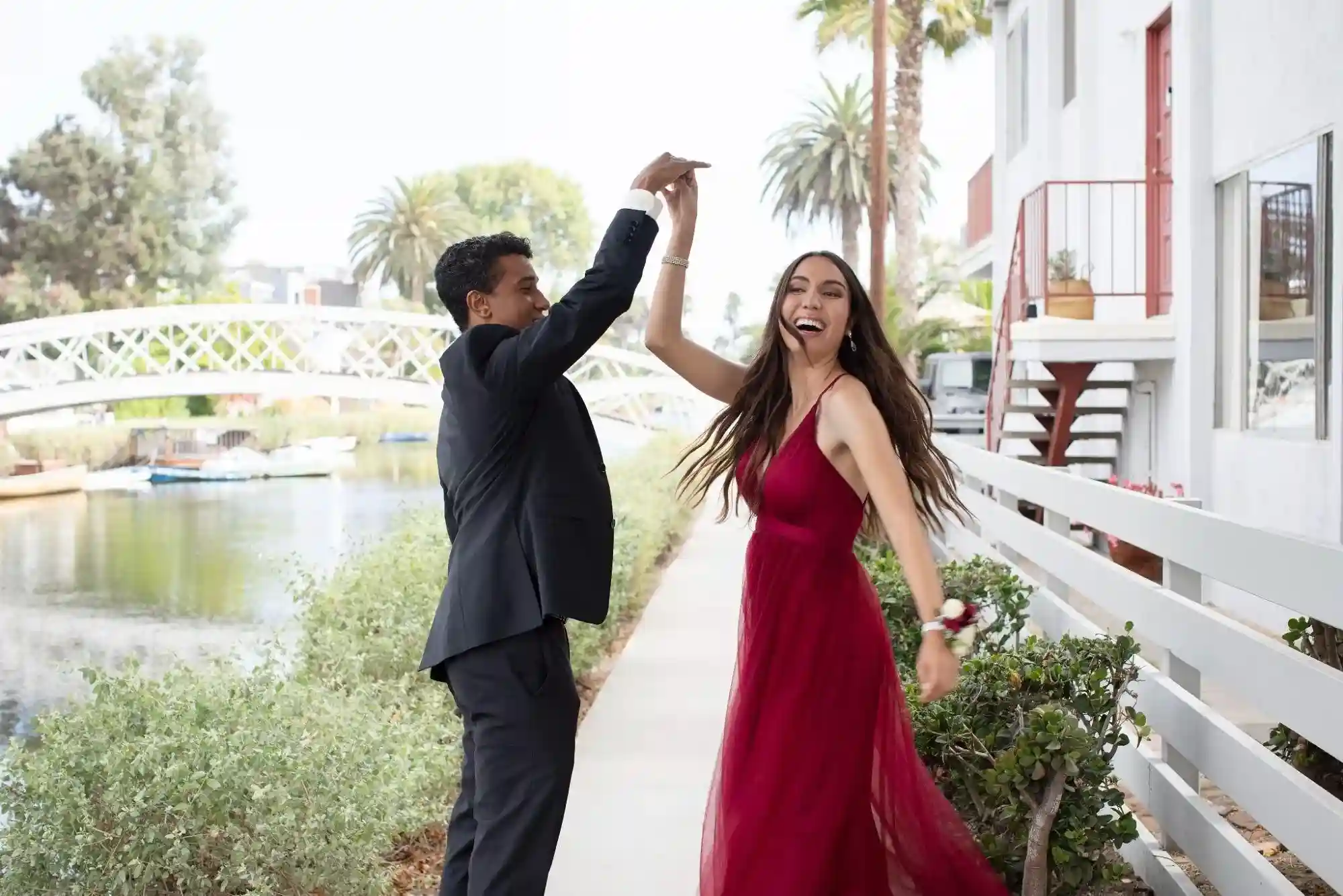 Candid vs. Traditional What Wedding Photographers in Dubai Recommend