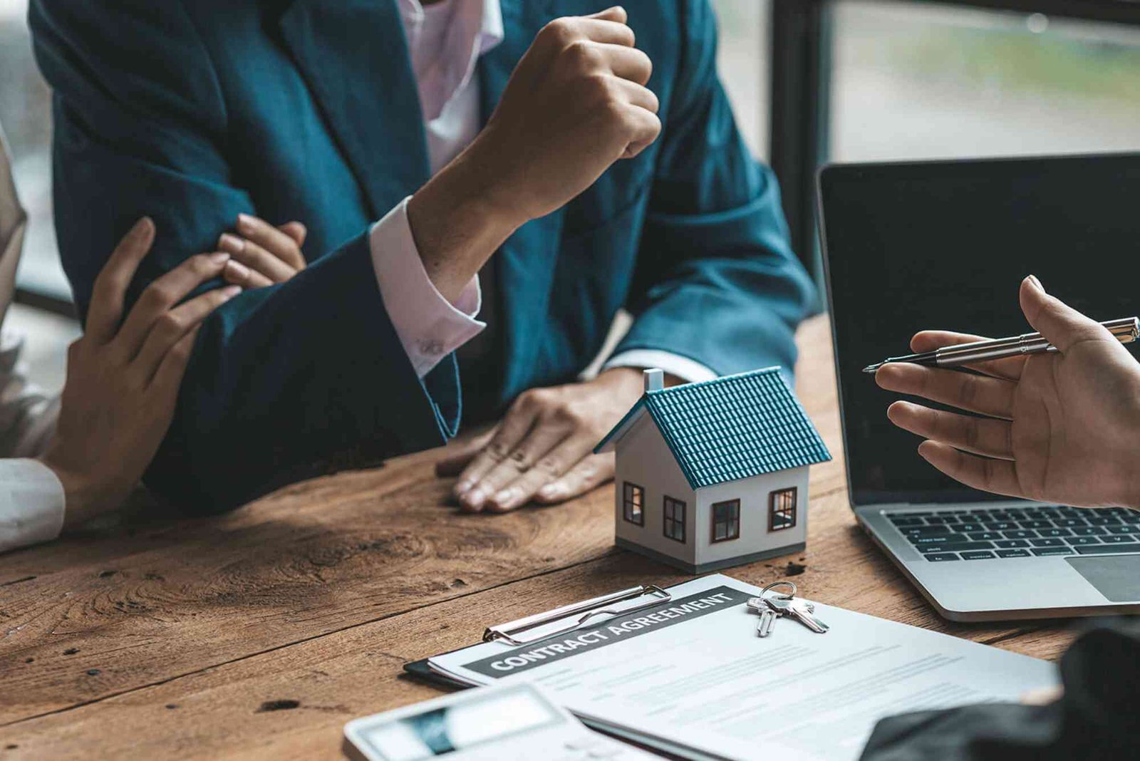 How Do Lawyers in Dubai Assist with Property Disputes and Litigation